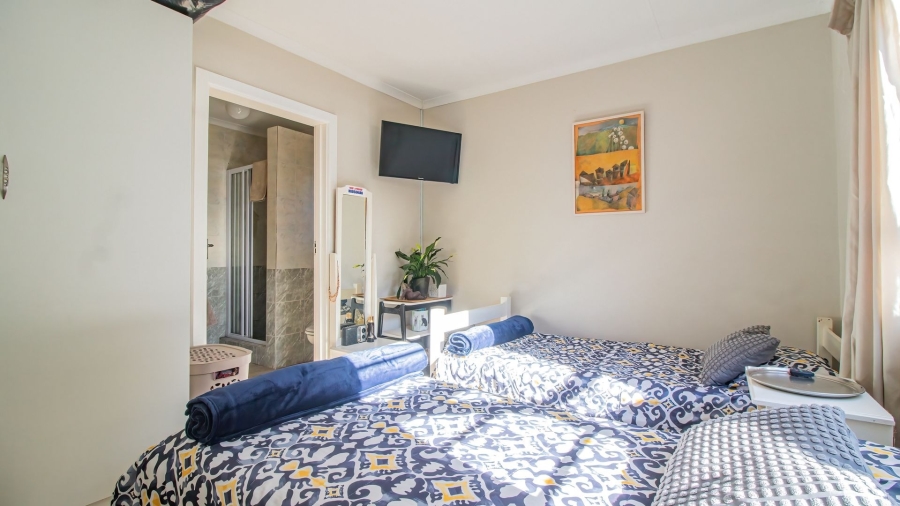 5 Bedroom Property for Sale in Beacon Bay Eastern Cape